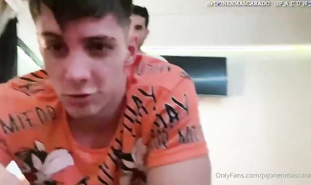 pair non-professional- Xavi Eyes Covered & Facundo