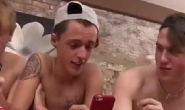 Selfie three way boyz absorb And plumb fapping And love mayo On Body