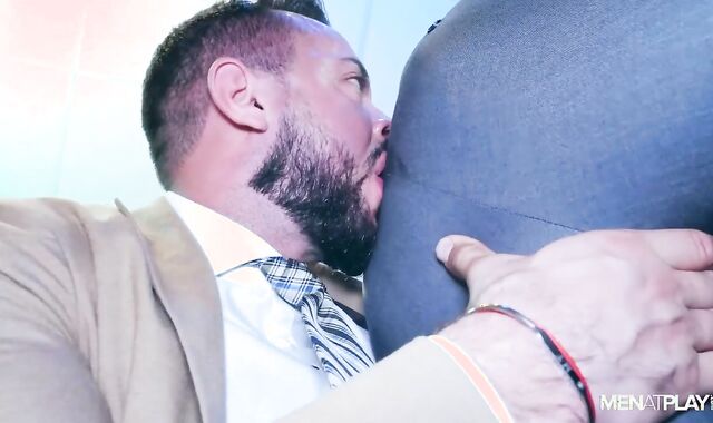 MenatPlay: Muscular Master Peter getting facial cumshot cum shot pornography