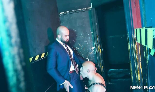MenatPlay: Bruno Max in a suit ass finger-tickling in the club