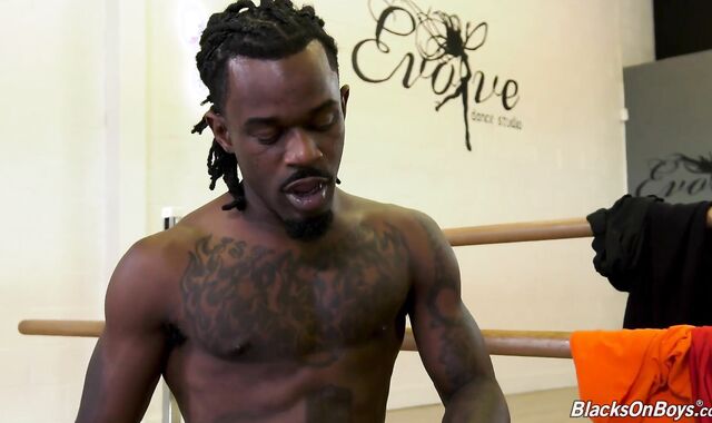 BlacksOnBoys: Large Jessie Colter licking Fame black weenie