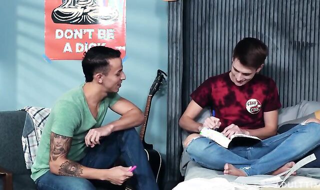 homosexual World Investigate beauties – Trevor Harris And Des Irez – Kiss Me, pound Me