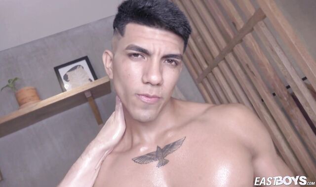 EastBoys.com - Lucian Reed POINT OF LOOK arm job pornography