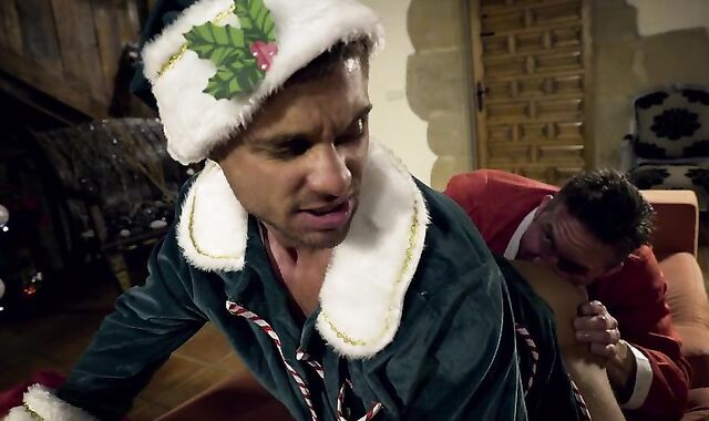 Moreno Recebendo Seu Grande Presente De Natal