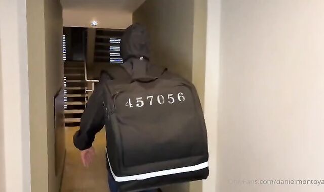 Cogiendo Con El Delivery