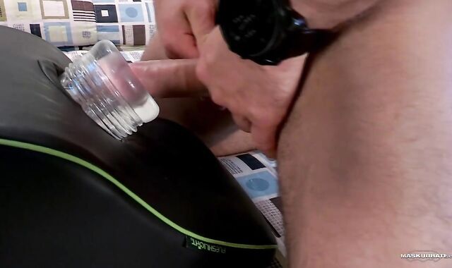 Maskurbate - Masturbating uncut beef whistle after conversation