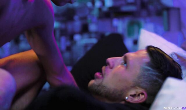 NextDoorRaw: Roman Todd jerking Theo Brady outdoors