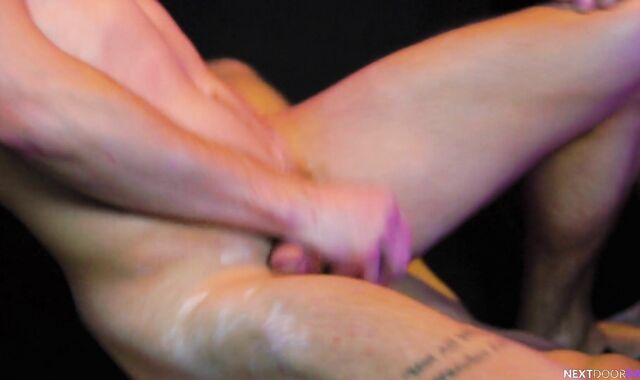 NextDoorRaw: Roman Todd jerking Theo Brady outdoors