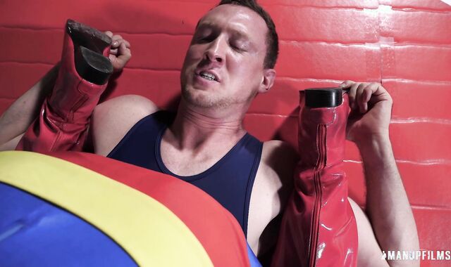 ManUpFilms: Homo Pierce Paris alongside Johnny B punching balls