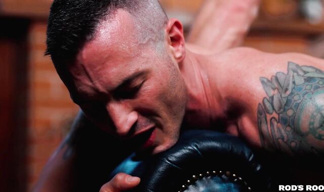 Rodsroom - Uncut beefstick Derek Kage donk gobbling