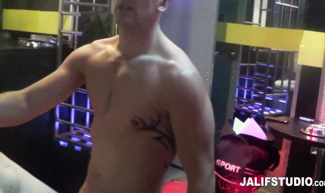 JalifStudio - Rough pound-a-thon with Kevin Sportswear & Julian Kido