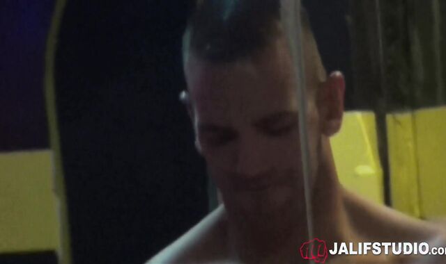 JalifStudio - Rough pound-a-thon with Kevin Sportswear & Julian Kido