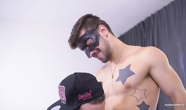 Maskurbate - Manuel Deboxer in tandem with Carl arm job