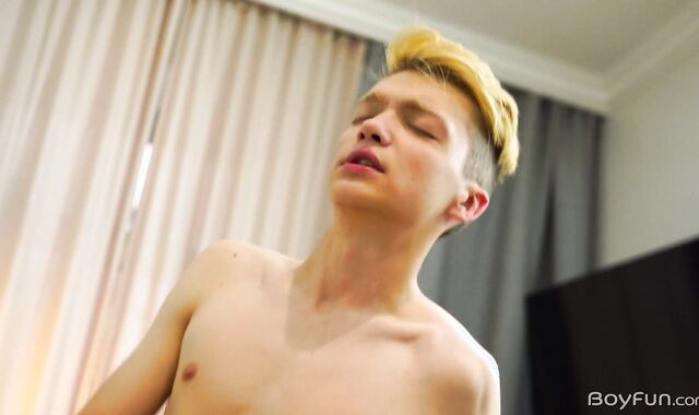 BoyFun - Sleekly-Smoothly-Shaven Mike Steed drilled by uncut penis man outdoors