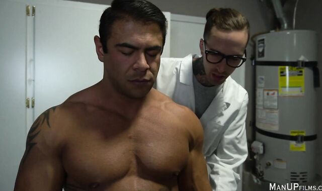 ManUpFilms: Muscle Draven Navarro without a rubber blow-job jobs