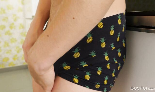 BoyFun: Solo Jacob Dolce expose uncut spunk-shotgun