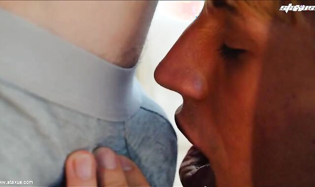 mega-tart likes His guys 10-Pounder