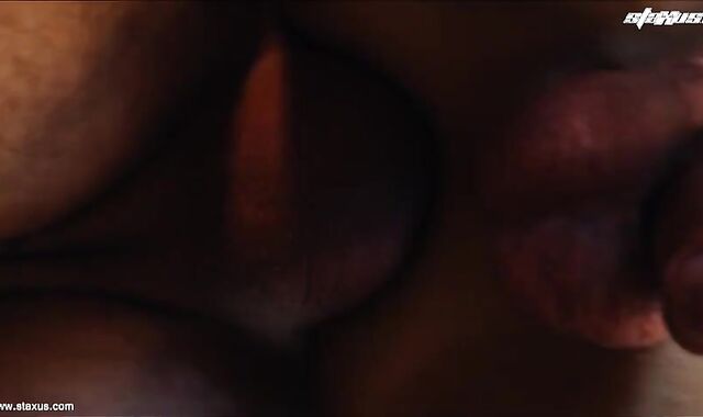 mega-tart likes His guys 10-Pounder