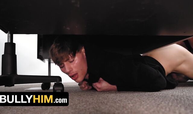 Hellion Him: Cyrus Stark is a muscle wolf