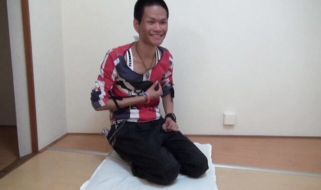 GayAsianNetwork - Chinese deep throating for currency