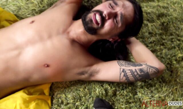 AlternaDudes: Maxx Stoner takes enormous smash stick