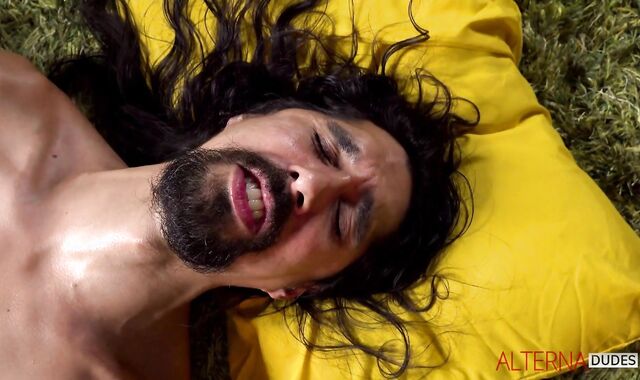 AlternaDudes: Maxx Stoner takes enormous smash stick