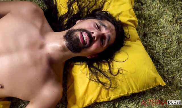 AlternaDudes: Maxx Stoner takes enormous smash stick