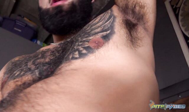 PitsAndPubes: Fur Covered Zaddy milks off sniffing