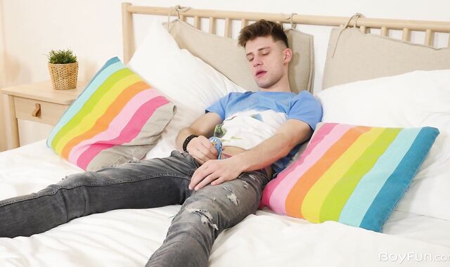 BoyFun: Solo european Wank Killian currency-shot