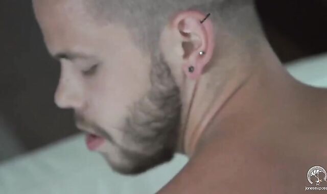 Jonesexposed- want 2 (Roomie)