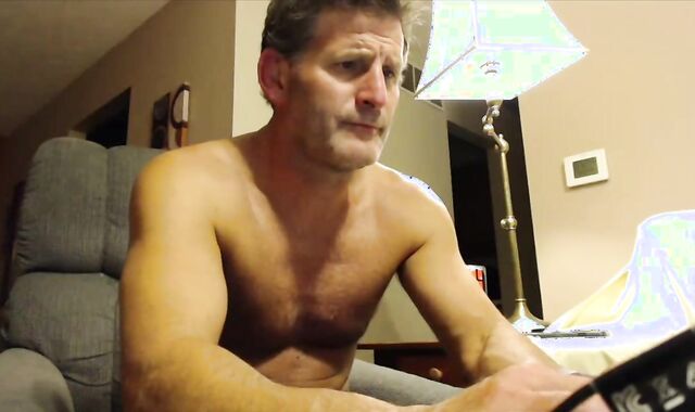 DILF Faps Off On web cam