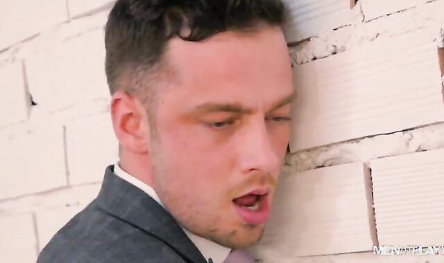 studs IN SUIT IN AN PRIVATE pont of time