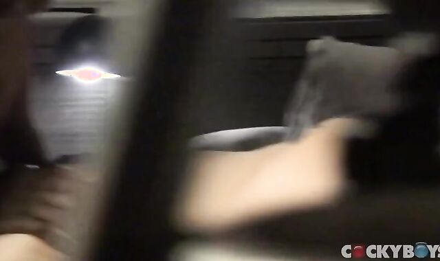 Nerdy twunk And massive ebony Parent