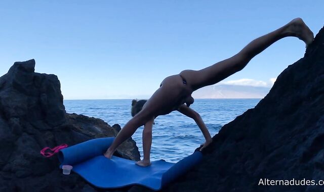 AlternaDudes: Thin and wooly jerking off outdoors solo