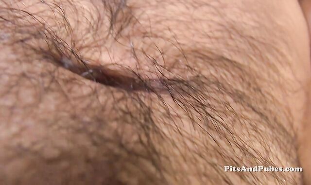 PitsAndPubes - Uncut smash-stick Leo Alexander nuzzling