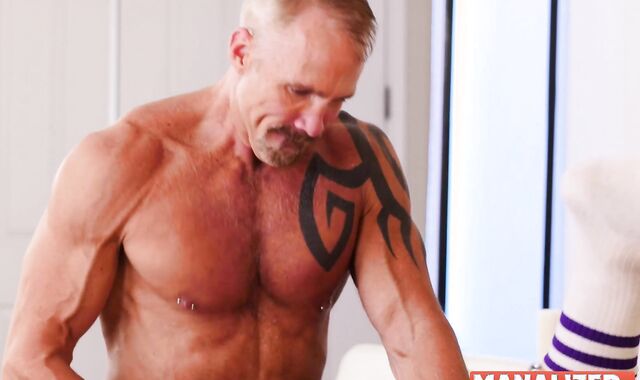 Manalized: Mega-Bitch Dallas Steele breeding vignette in HD