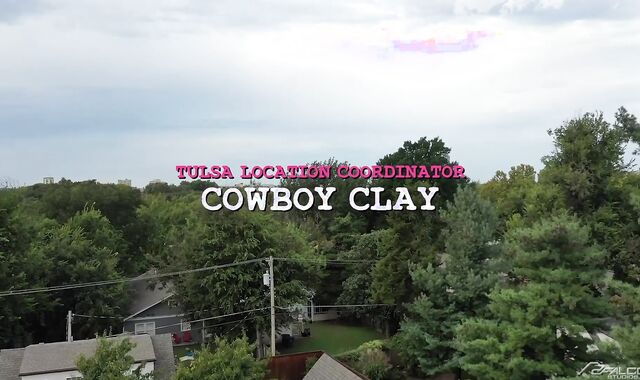 FalconStudios: Fag Dakota Payne love glove-free-for-all kissing