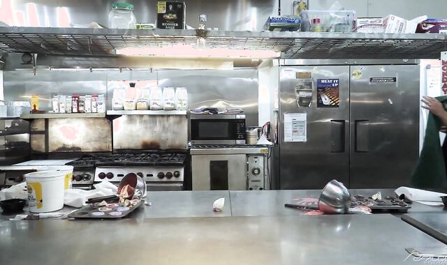 FalconStudios: Fag Dakota Payne love glove-free-for-all kissing