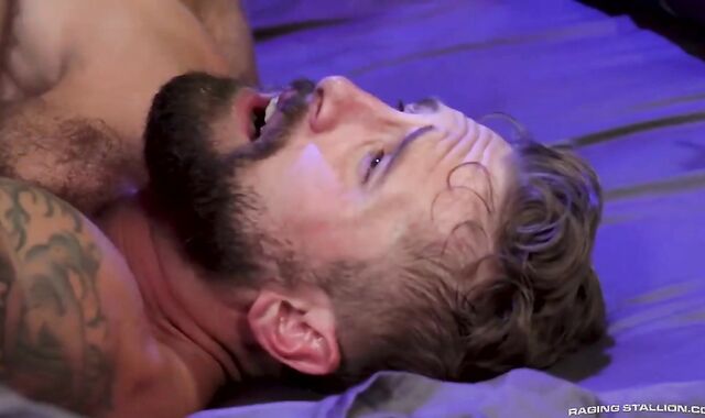 love glove-free-for-all Crashpad