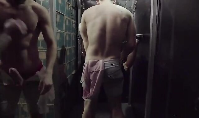 pile-hook-up The Club