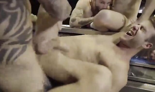 pile-hook-up The Club