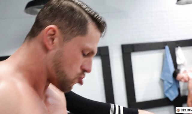 HotHouse.com - Firm nailining as well as hairy bodybuilder