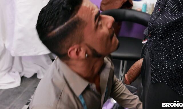 The Bulge Tailor - Ricky Daniels with Cesar Xes culo drill