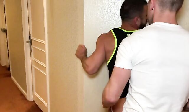 3Way 10-Pounder-a-thon In The Corridor! ???