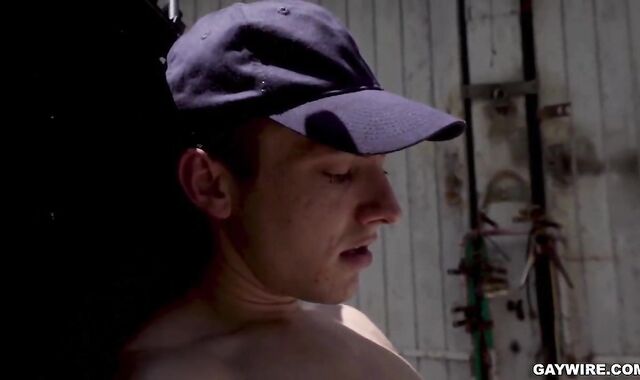 Inked mechanic dinky deep throating outdoors