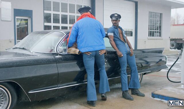 Tom Of Finland: Service Station: sans a protection - Ricky Roman & River Wilson American Romp