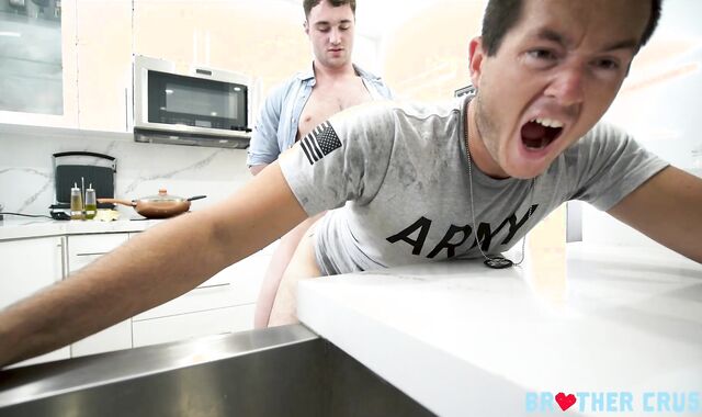 BrotherCrush.com: Ryan Pitt being ripped up by Michael Boston