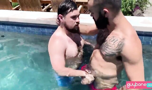 Zaddy bonks Cubby in nature's garment