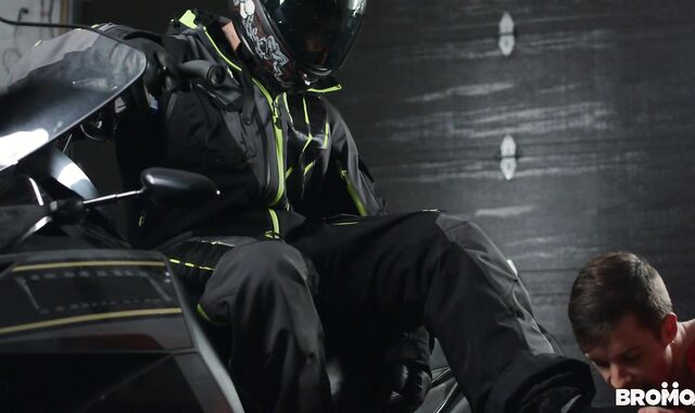 BROMO - Inserting rock hard together with Ryan Lollipops & Thyle Knoxx