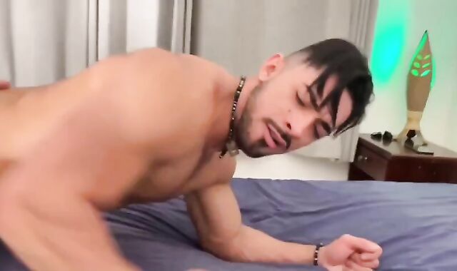 Guilherme Carmona ravaging Bebecito